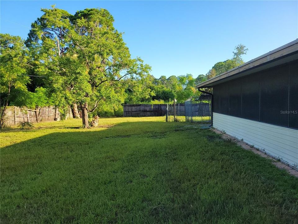 For Sale: $200,000 (3 beds, 2 baths, 1160 Square Feet)