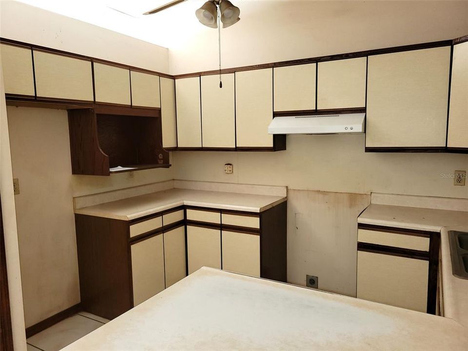 For Sale: $200,000 (3 beds, 2 baths, 1160 Square Feet)
