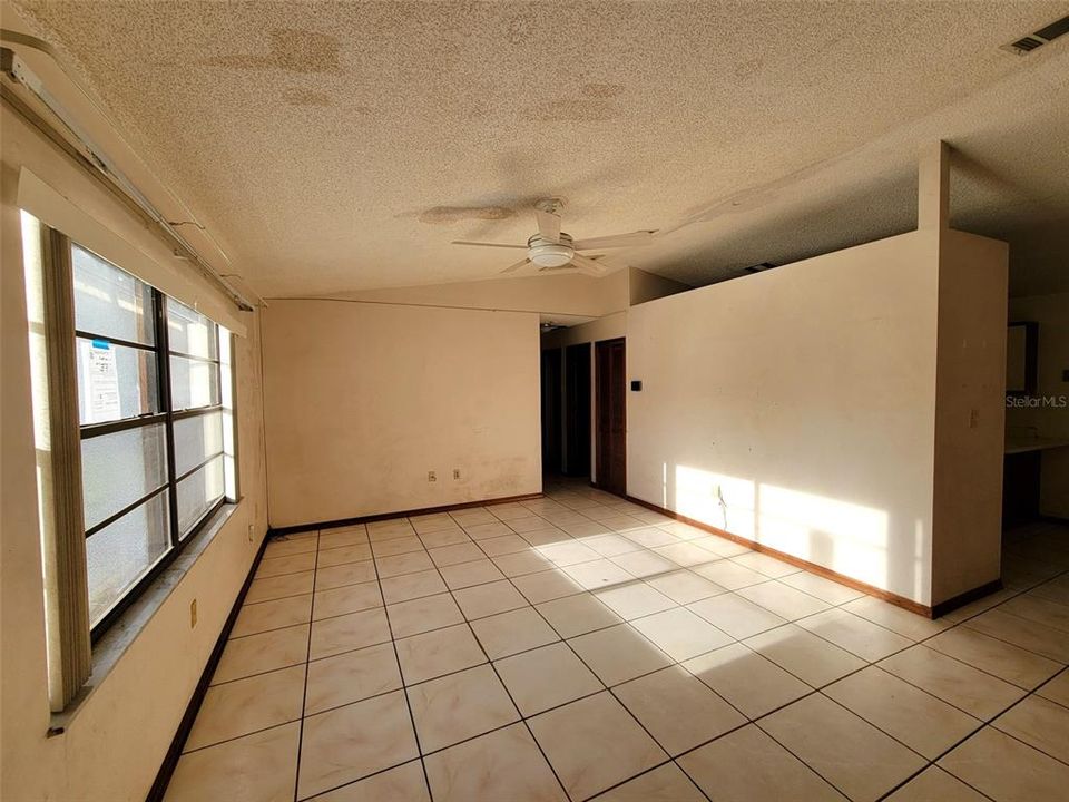 For Sale: $200,000 (3 beds, 2 baths, 1160 Square Feet)