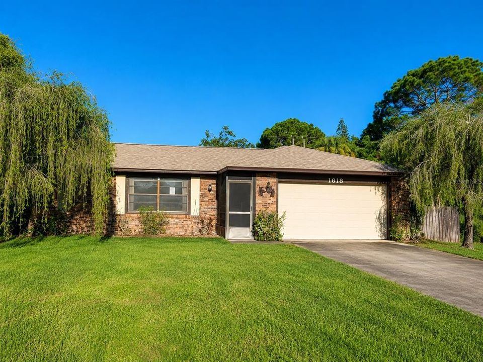 For Sale: $200,000 (3 beds, 2 baths, 1160 Square Feet)