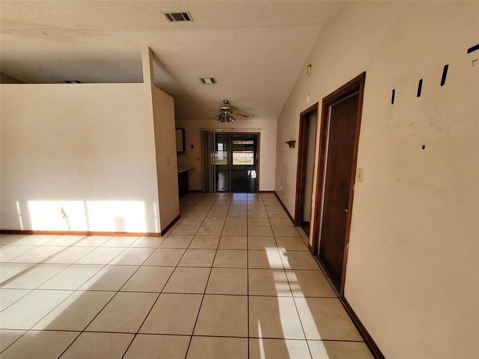 For Sale: $200,000 (3 beds, 2 baths, 1160 Square Feet)