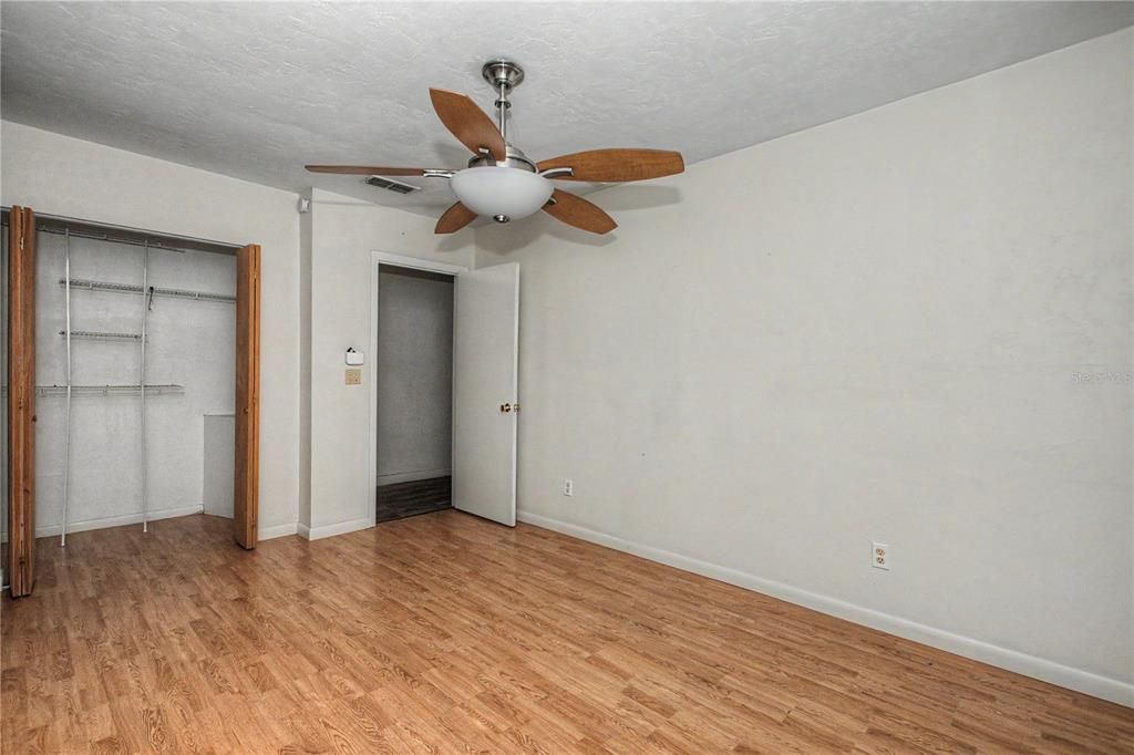 For Sale: $250,000 (3 beds, 2 baths, 1898 Square Feet)