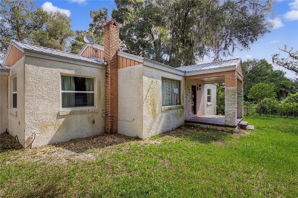 For Sale: $250,000 (3 beds, 2 baths, 1898 Square Feet)
