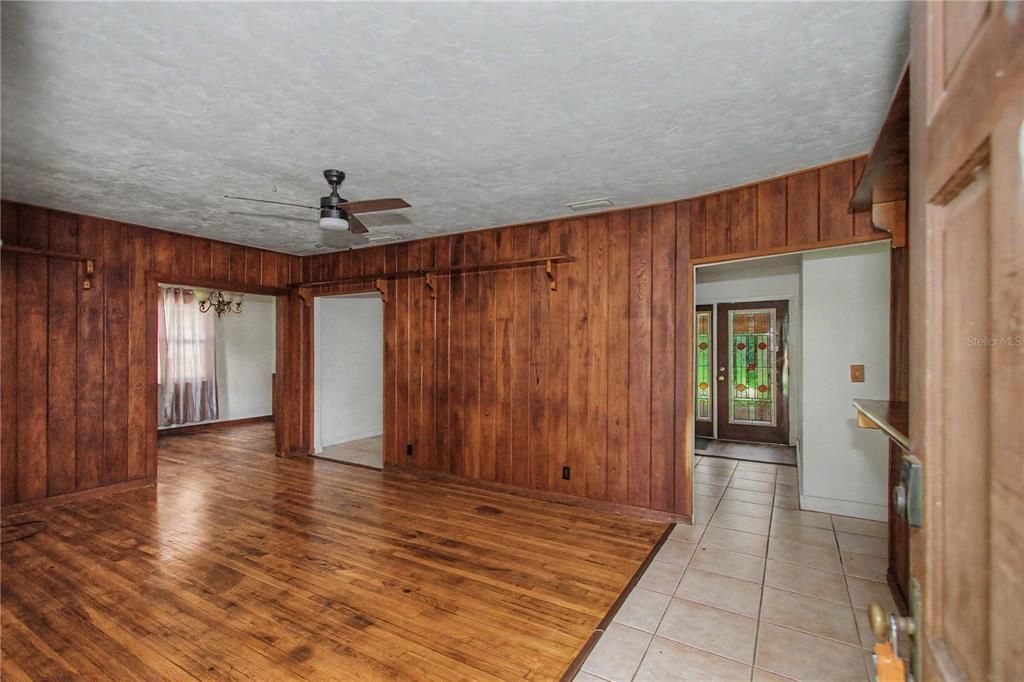 For Sale: $250,000 (3 beds, 2 baths, 1898 Square Feet)