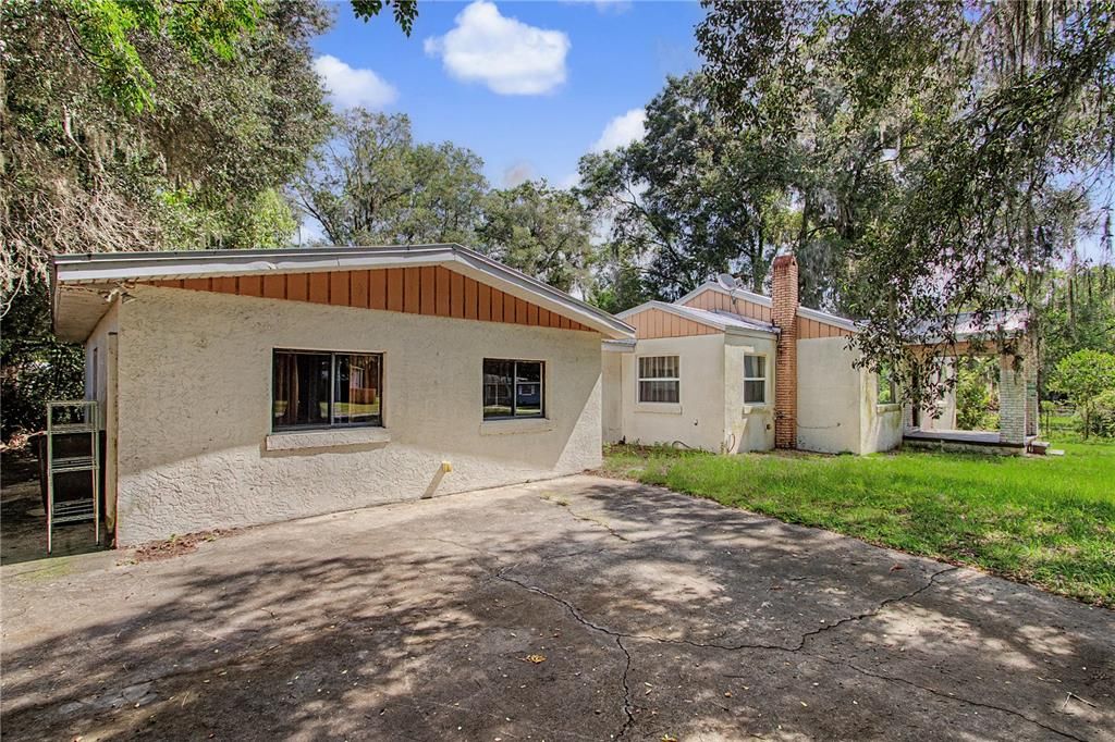 For Sale: $250,000 (3 beds, 2 baths, 1898 Square Feet)