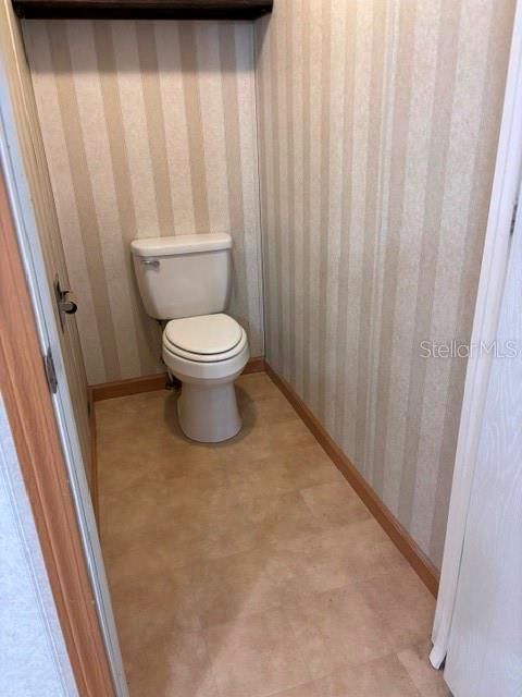 For Sale: $299,900 (4 beds, 3 baths, 2356 Square Feet)