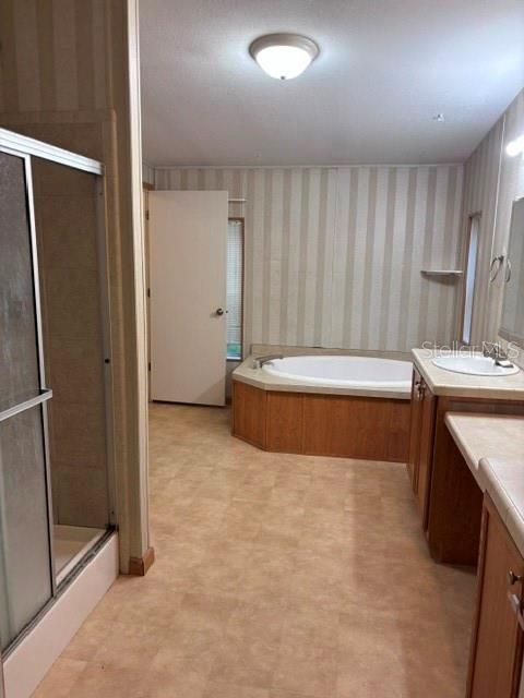 For Sale: $299,900 (4 beds, 3 baths, 2356 Square Feet)