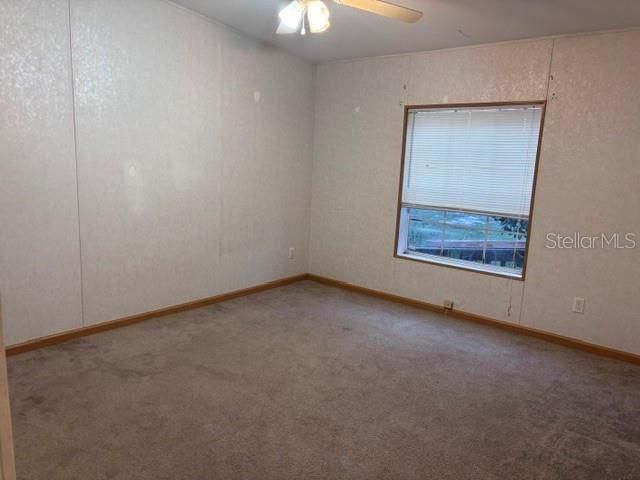 For Sale: $299,900 (4 beds, 3 baths, 2356 Square Feet)