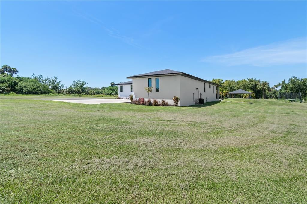 For Sale: $1,350,000 (4 beds, 2 baths, 2430 Square Feet)