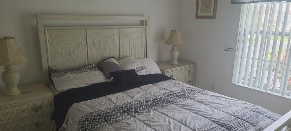 For Rent: $3,200 (5 beds, 3 baths, 2827 Square Feet)