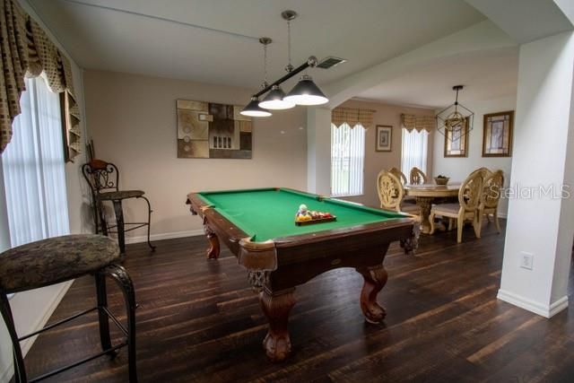 For Rent: $3,200 (5 beds, 3 baths, 2827 Square Feet)