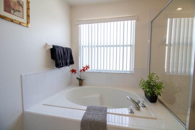 For Rent: $3,200 (5 beds, 3 baths, 2827 Square Feet)
