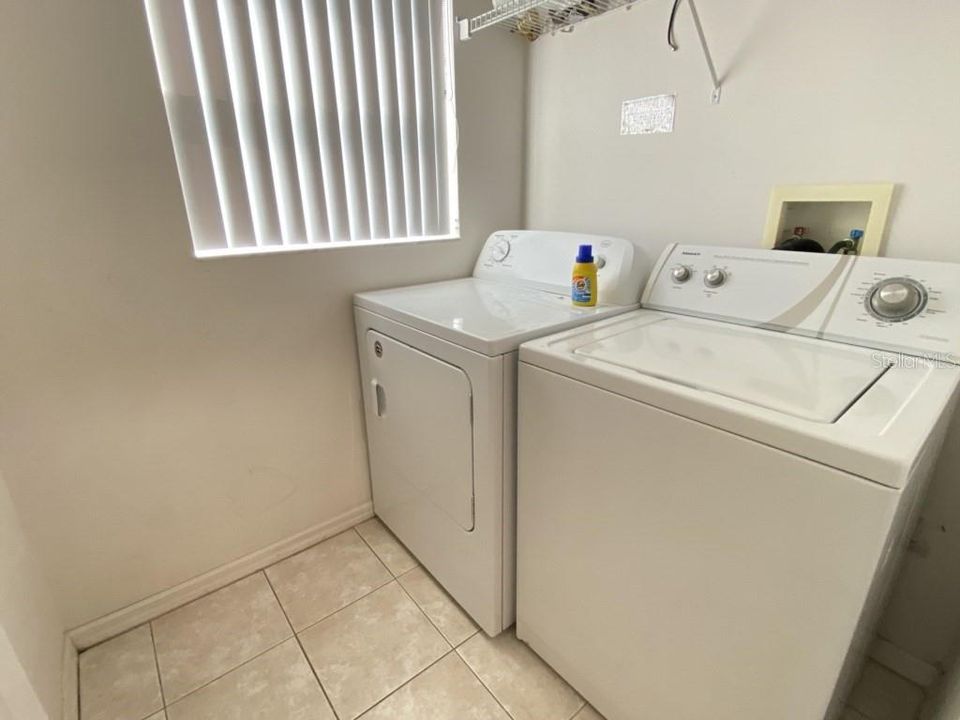 For Rent: $3,200 (5 beds, 3 baths, 2827 Square Feet)