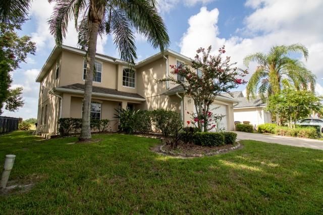 For Rent: $3,200 (5 beds, 3 baths, 2827 Square Feet)