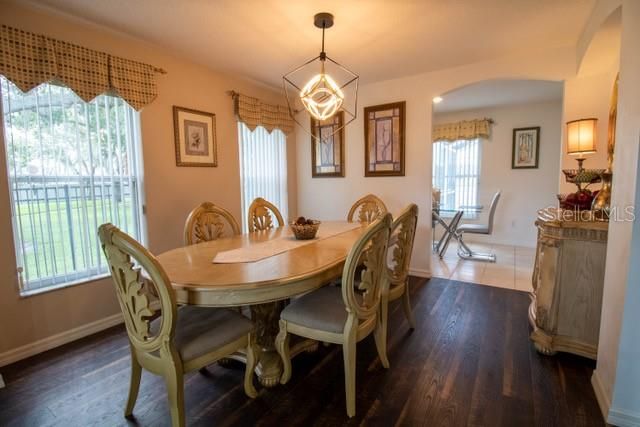 For Rent: $3,200 (5 beds, 3 baths, 2827 Square Feet)
