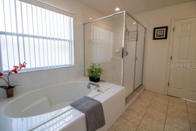 For Rent: $3,200 (5 beds, 3 baths, 2827 Square Feet)