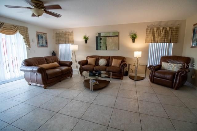 For Rent: $3,200 (5 beds, 3 baths, 2827 Square Feet)