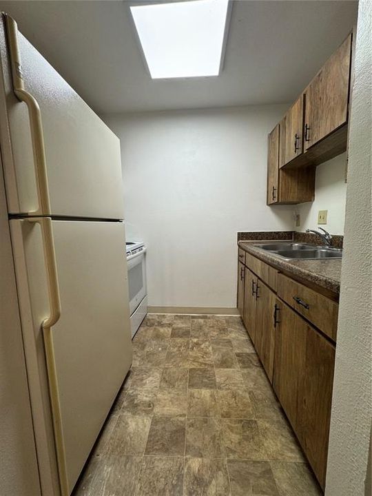 For Rent: $1,295 (1 beds, 1 baths, 593 Square Feet)