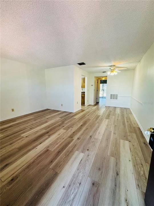 For Rent: $1,295 (1 beds, 1 baths, 593 Square Feet)
