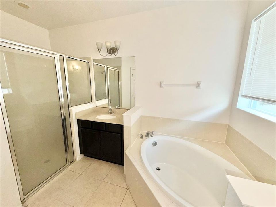 For Sale: $555,000 (3 beds, 3 baths, 2329 Square Feet)