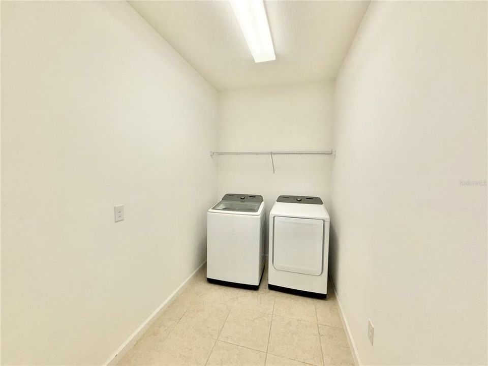 For Sale: $555,000 (3 beds, 3 baths, 2329 Square Feet)