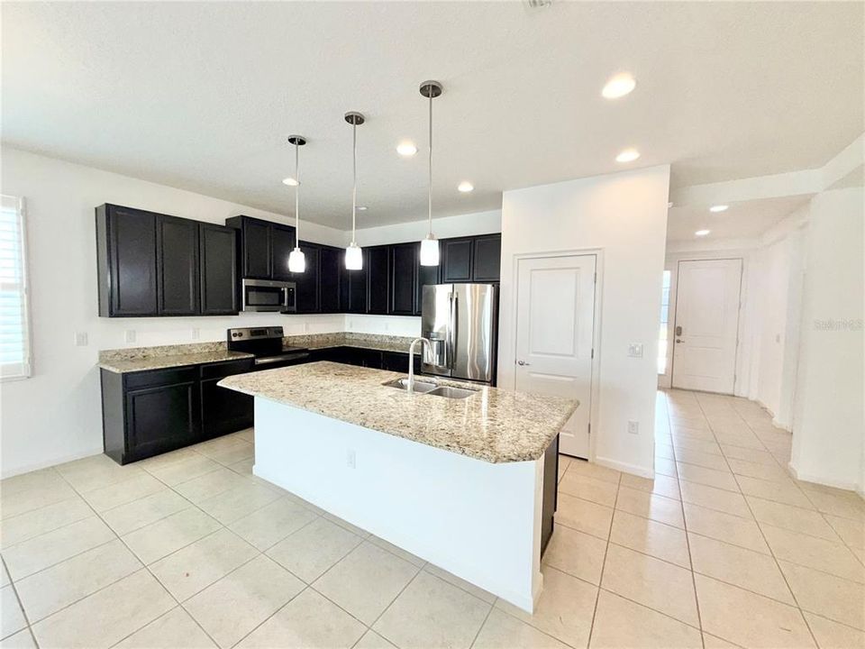 For Sale: $555,000 (3 beds, 3 baths, 2329 Square Feet)
