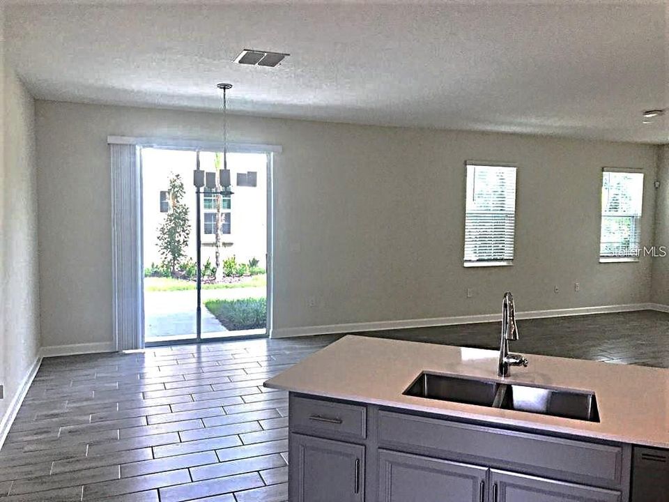For Rent: $2,850 (5 beds, 3 baths, 2522 Square Feet)