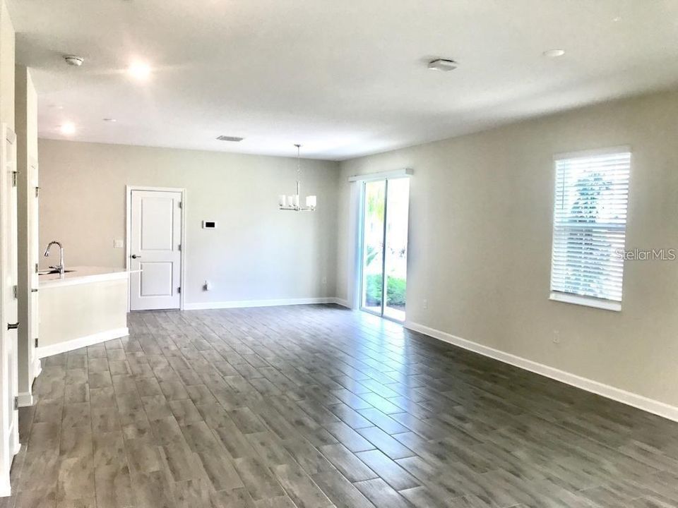 For Rent: $2,850 (5 beds, 3 baths, 2522 Square Feet)