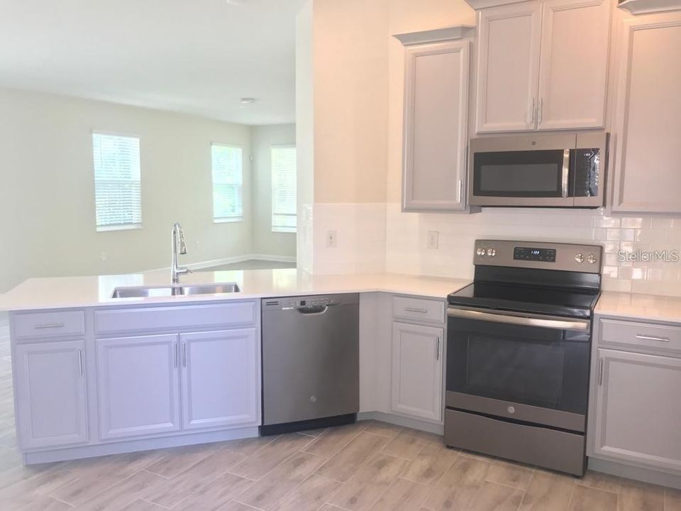 For Rent: $2,850 (5 beds, 3 baths, 2522 Square Feet)