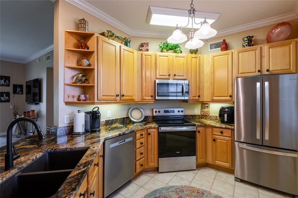 For Sale: $269,000 (1 beds, 1 baths, 750 Square Feet)