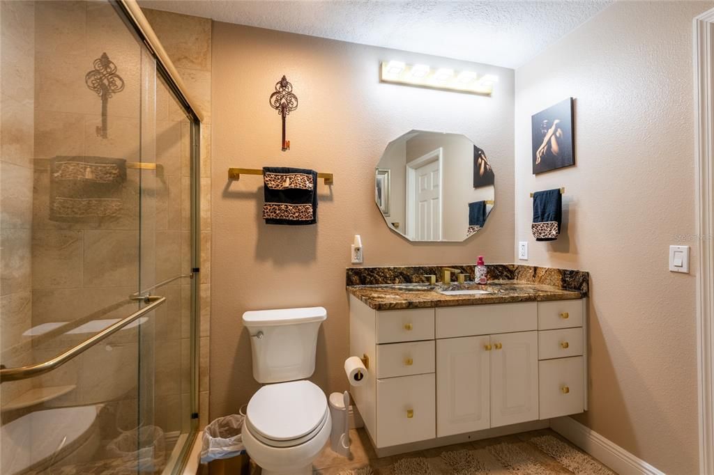 For Sale: $269,000 (1 beds, 1 baths, 750 Square Feet)