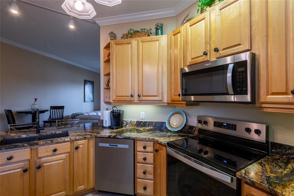 For Sale: $269,000 (1 beds, 1 baths, 750 Square Feet)