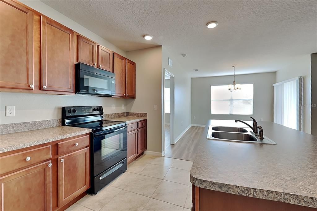 For Rent: $1,969 (3 beds, 2 baths, 1672 Square Feet)