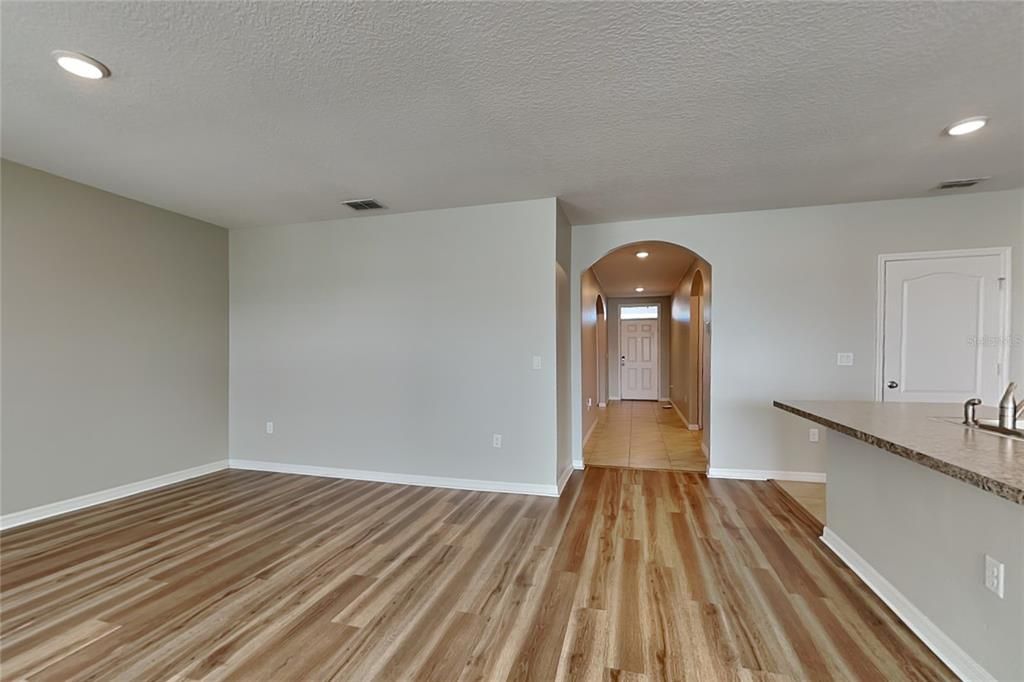 For Rent: $1,969 (3 beds, 2 baths, 1672 Square Feet)