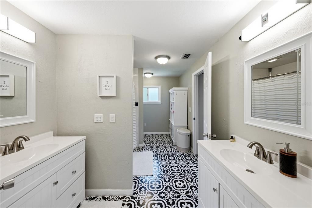 For Sale: $499,900 (4 beds, 2 baths, 2706 Square Feet)