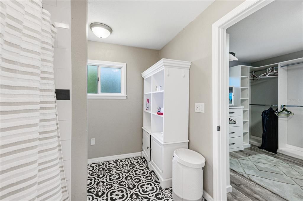 For Sale: $499,900 (4 beds, 2 baths, 2706 Square Feet)