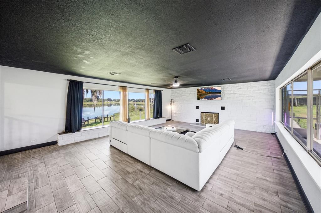For Sale: $499,900 (4 beds, 2 baths, 2706 Square Feet)