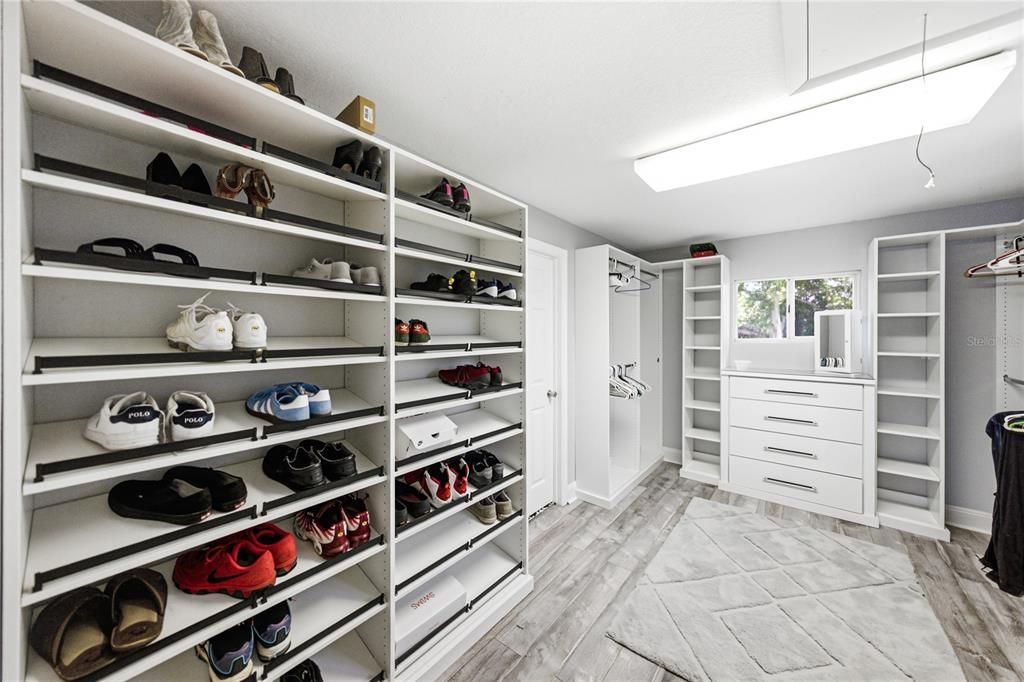 For Sale: $499,900 (4 beds, 2 baths, 2706 Square Feet)