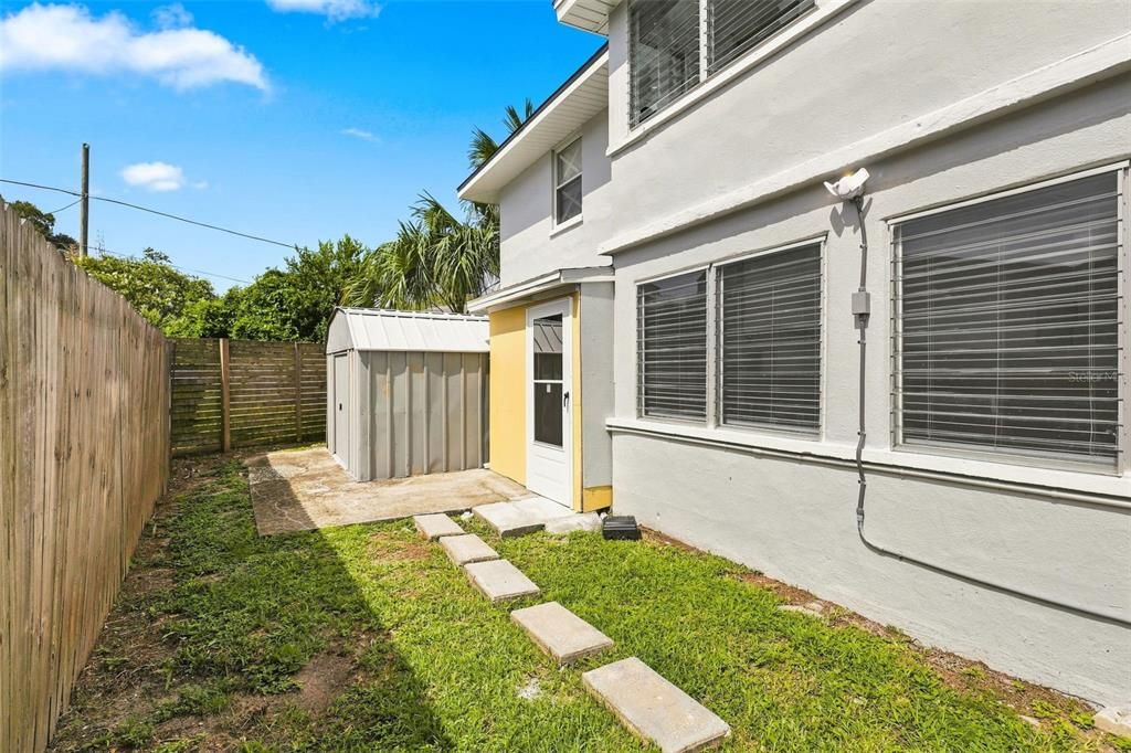 For Rent: $1,750 (2 beds, 1 baths, 1048 Square Feet)