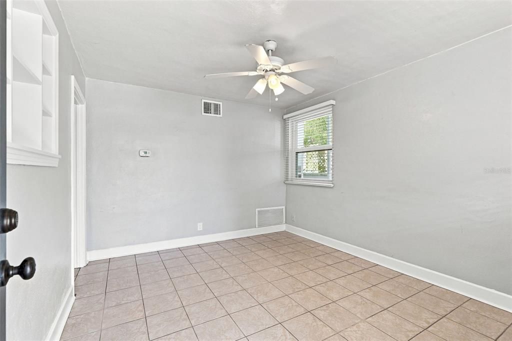 For Rent: $1,750 (2 beds, 1 baths, 1048 Square Feet)