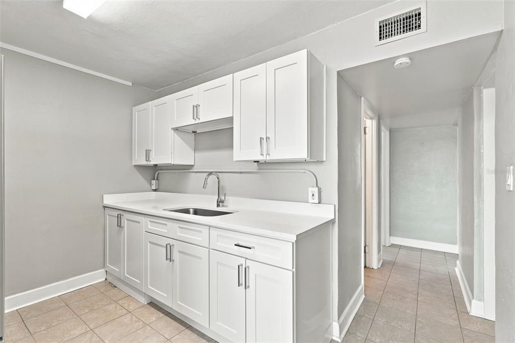 For Rent: $1,750 (2 beds, 1 baths, 1048 Square Feet)