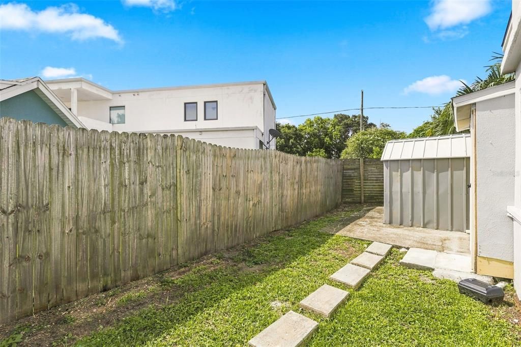 For Rent: $1,750 (2 beds, 1 baths, 1048 Square Feet)