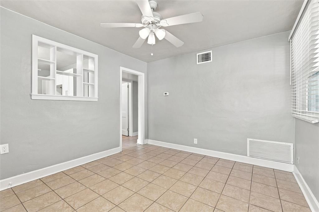For Rent: $1,750 (2 beds, 1 baths, 1048 Square Feet)