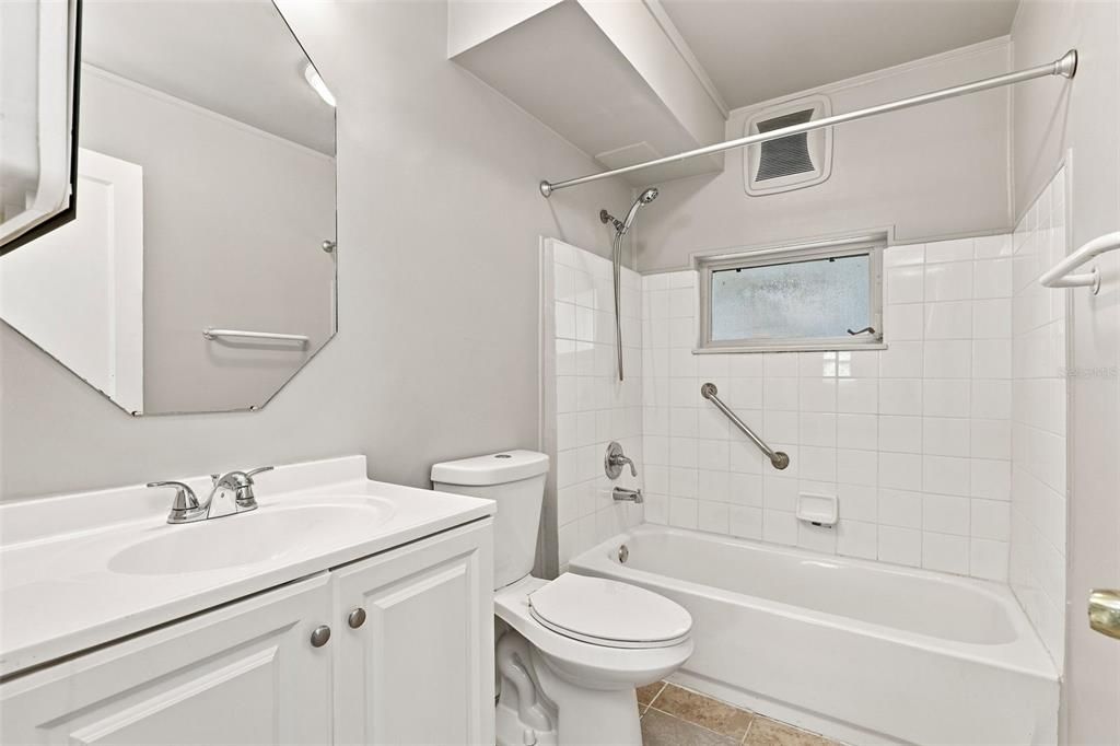 For Rent: $1,750 (2 beds, 1 baths, 1048 Square Feet)
