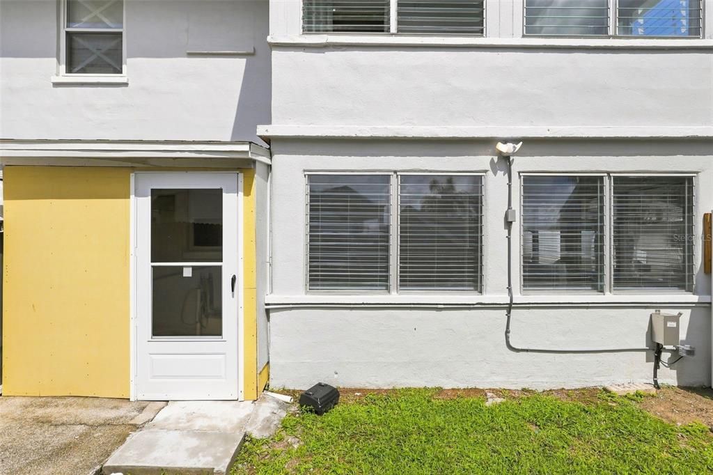 For Rent: $1,750 (2 beds, 1 baths, 1048 Square Feet)