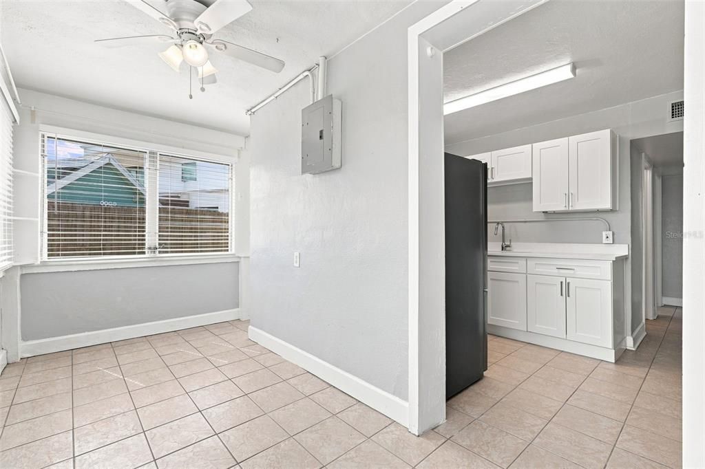 For Rent: $1,750 (2 beds, 1 baths, 1048 Square Feet)