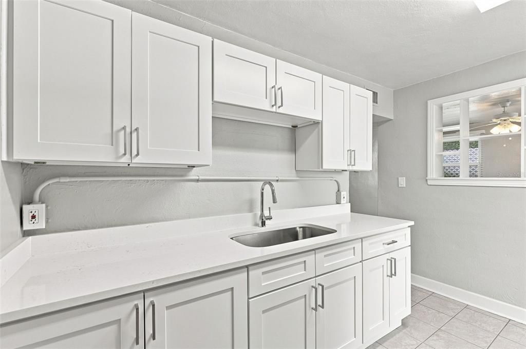 For Rent: $1,750 (2 beds, 1 baths, 1048 Square Feet)