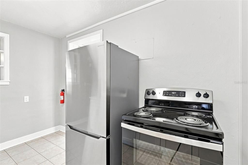 For Rent: $1,750 (2 beds, 1 baths, 1048 Square Feet)