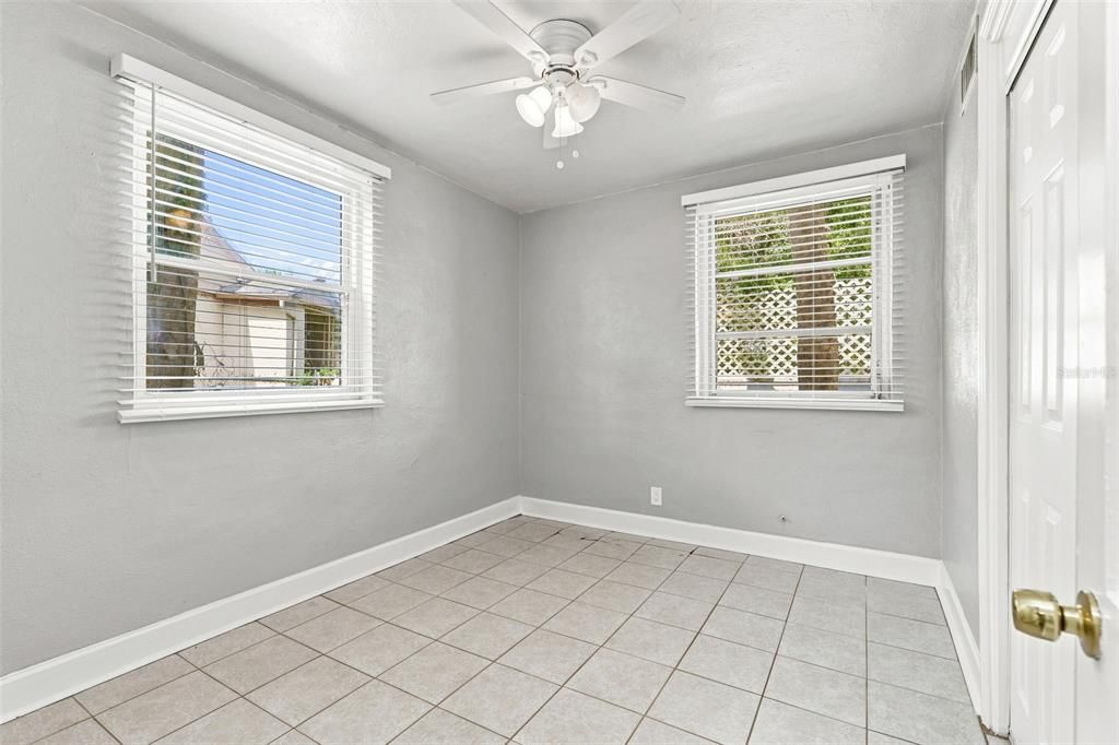 For Rent: $1,750 (2 beds, 1 baths, 1048 Square Feet)
