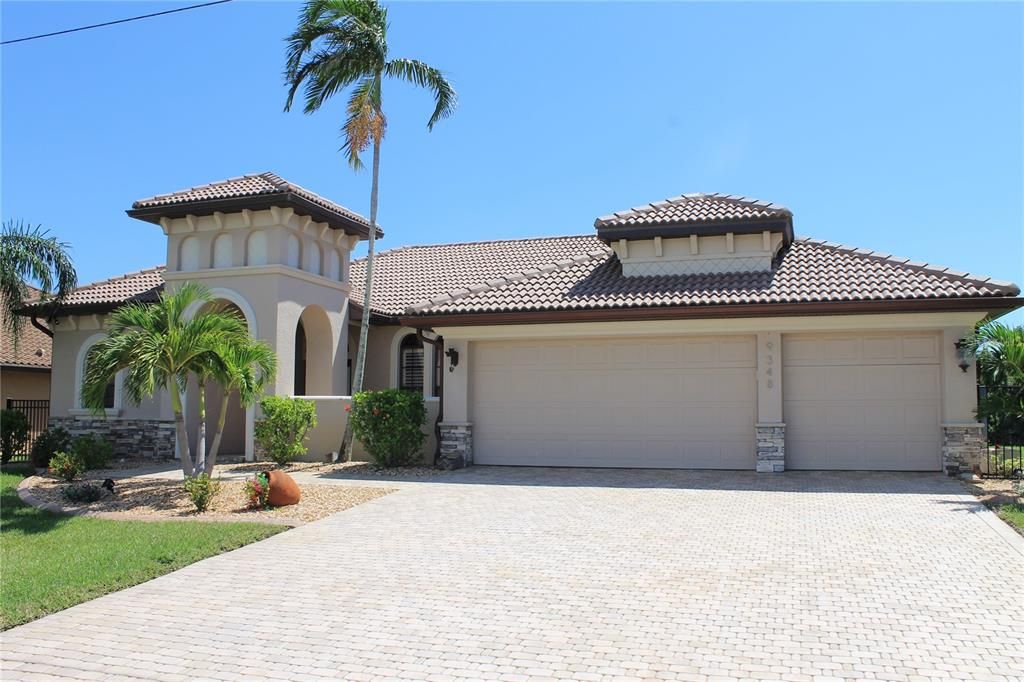 For Sale: $789,000 (4 beds, 3 baths, 2466 Square Feet)
